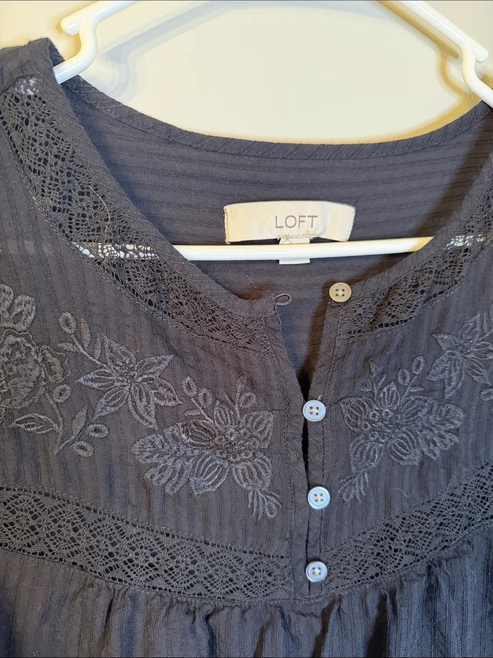 LOFT Black Embroidered Button-Pleat Short Sleeve Blouse